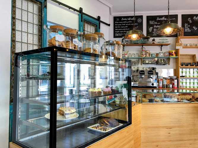 Fotografia tomada fuera de Repostería Creativa CARESSA - Cafetería en Vitoria-Gasteiz, Álava