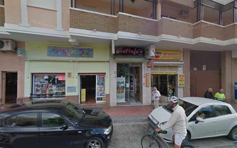 Fotografia tomada fuera de Panadería Pastelería Caribe - Panadería en Almuñécar, Granada