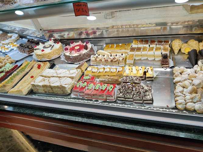 Fotografia tomada fuera de Panadería Pastelería Caribe - Panadería en Almuñécar, Granada
