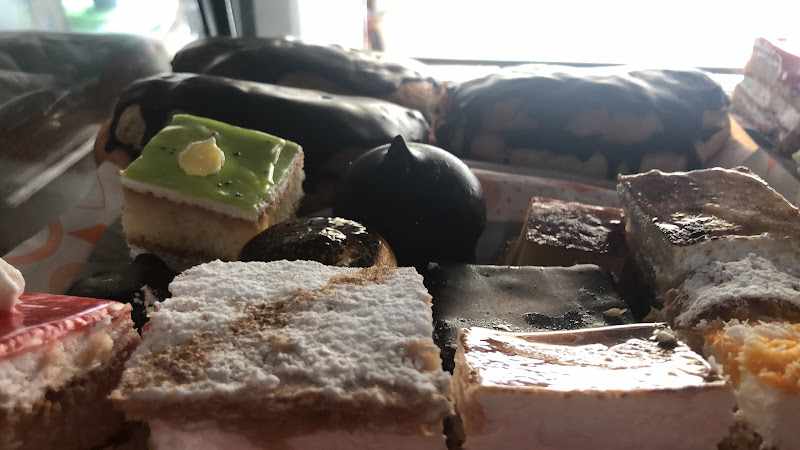 Fotografia tomada fuera de Caprichitos Pan & Dulces - Panadería en Roquetas de Mar, Almería