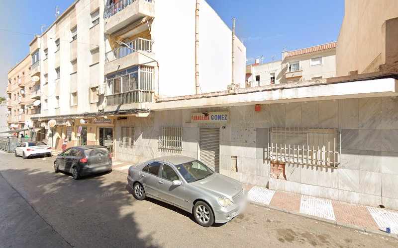 Fotografia tomada fuera de Panadería Gómez - Panadería en Roquetas de Mar, Almería