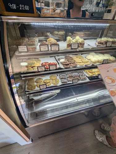 Fotografia tomada fuera de La Casa del Sol, Sunshine Bakery (Sunshine Pastries & Cakes S.L.) - restaurantes en Rota, Cádiz