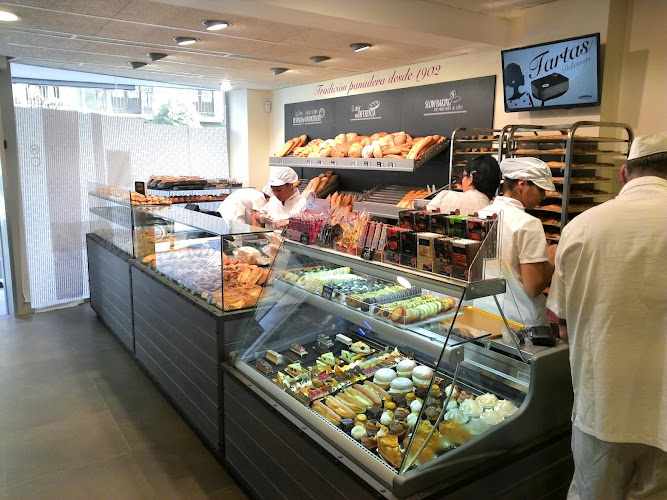 Fotografia tomada fuera de Panishop - Panadería en Reus, Tarragona
