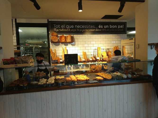 Fotografia tomada fuera de Fleca Can Vicenç Plaça Almoster - Forn de pa en Reus, Tarragona