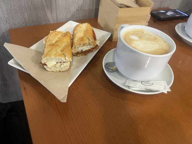 Fotografia tomada fuera de La Barcella - Cafeteria en Olot, Girona