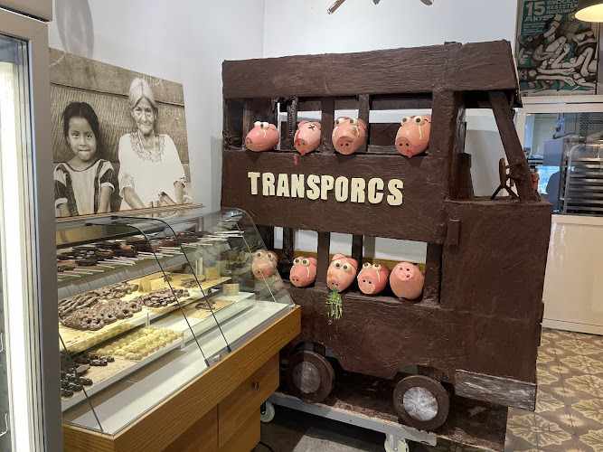 Fotografia tomada fuera de Cacau Pastelería - Pastisseria en Olot, Girona