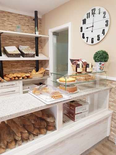 Fotografia tomada fuera de Panadería Santa Rita - Panadería en Neda, A Coruña