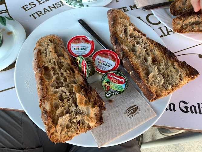 Fotografia tomada fuera de Cafetería Panadería La Cortesa - cafeterías en Neda, A Coruña