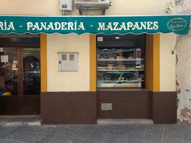 Fotografia tomada fuera de Panadería pastelería diaz Valero. - Pastelería en Mora, Toledo