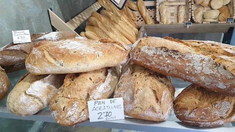 Fotografia tomada fuera de Obrador de Pan Valdenebro Parcelshop - Panadería en Real Sitio de San Ildefonso, Segovia