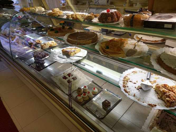 Fotografia tomada fuera de Confitería Madarro - Dulces artesanales en Lugo - Pastelaría especializada en tortas en Lugo, Lugo