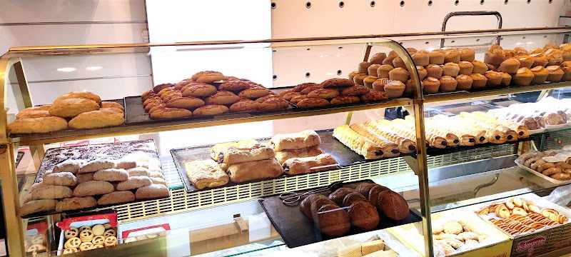 Fotografia tomada fuera de Panadería Francis - Panadería en Loja, Granada