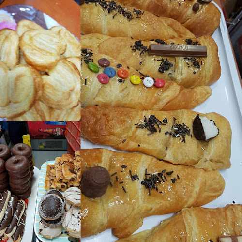 Fotografia tomada fuera de La Dulce Parada - Tienda de alimentación en Loja, Granada