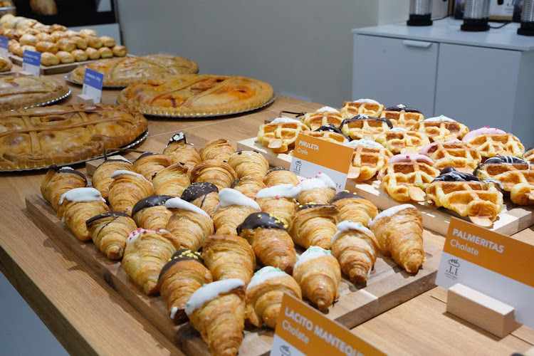 Fotografia tomada fuera de Panadería Bollería J J - Panadería en Don Benito, Badajoz