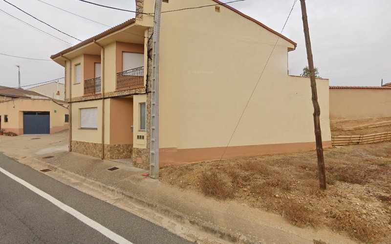 Fotografia tomada fuera de Panaderia La Encina - Panadería en Santibáñez de Tera, Zamora