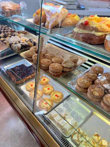 Fotografia tomada fuera de Mellitum - Pastelería y Comida para Llevar - Panadería en Torrecaballeros, Segovia