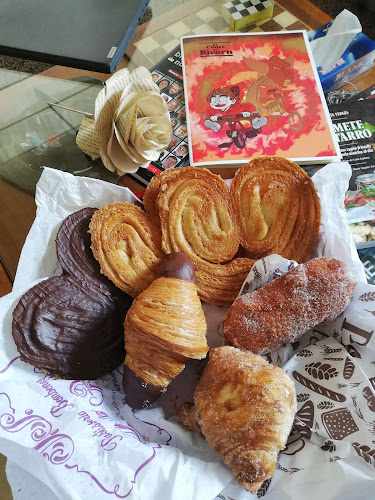 Fotografia tomada fuera de Pastisseria Joan Sant Feliu - Pastisseria en Sant Feliu de Llobregat, Barcelona