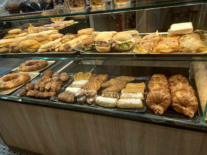 Fotografia tomada fuera de Delicious Bakery & Coffee - cafeterías en Sant Andreu de la Barca, Barcelona