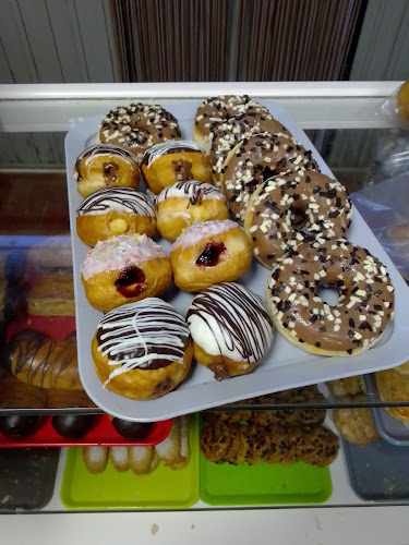 Fotografia tomada fuera de Panadería y Confitería la artesana - Pastelería en Pozo de la Serna, Ciudad Real