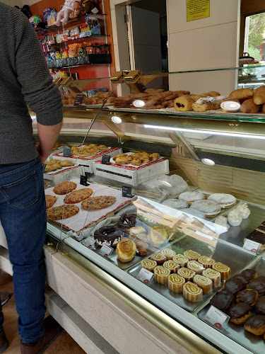 Fotografia tomada fuera de Confiterías Francisco Hernández - Panadería en Almería, Almería