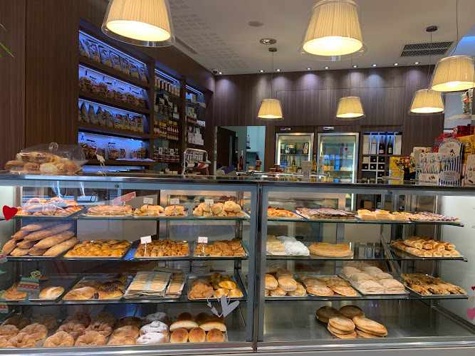 Fotografia tomada fuera de Confitería Capri - Pastelería en Almería, Almería