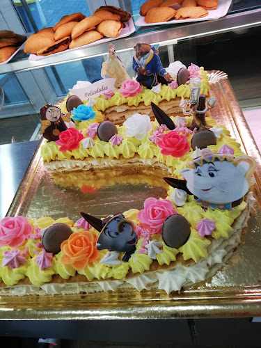 Fotografia tomada fuera de PASTELERÍA PANADERÍA La Tahona. - Panadería en Jarafuel, Valencia