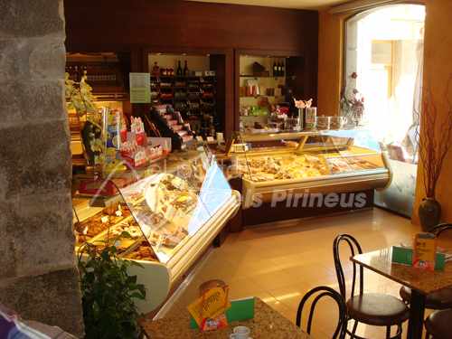 Fotografia tomada fuera de Pastisseria Miramunt - Tienda de tartas en Torà, Lérida