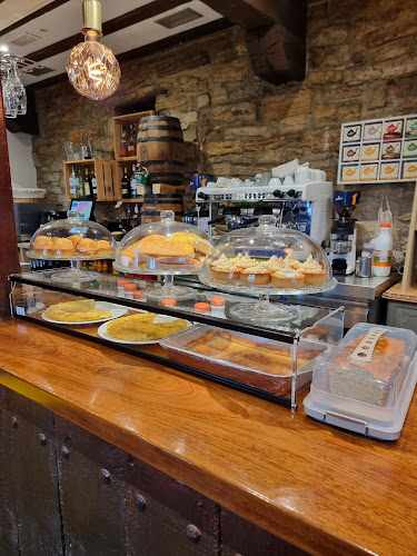 Fotografia tomada fuera de Hamburgueseria Cafe El Fielato - Hamburguesería en Hinojedo, Cantabria