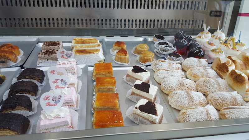 Fotografia tomada fuera de La Bombonera Cafetería Pastelería - cafeterías en Berja, Almería
