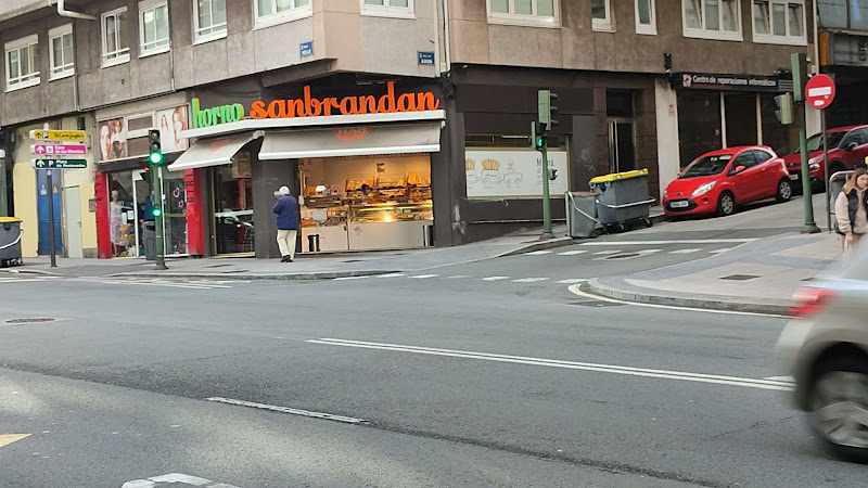 Fotografia tomada fuera de Horno Sanbrandan - Bakery en A Coruña, A Coruña