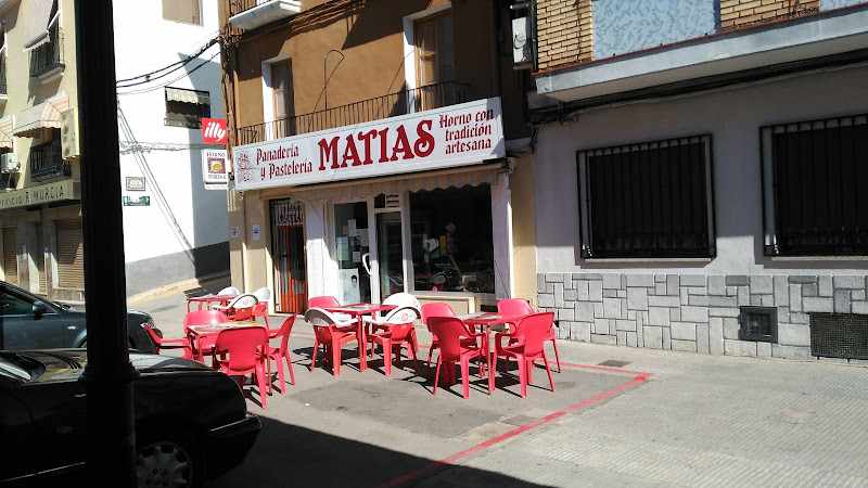 Fotografia tomada fuera de Panadería y Pastelería MATÍAS Horno con tradición artesana. - Panadería en Ayora, Valencia