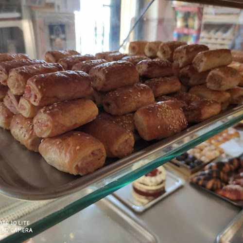 Fotografia tomada fuera de Panadería La Tahona De Cedillo - Panadería en Cedillo del Condado, Toledo