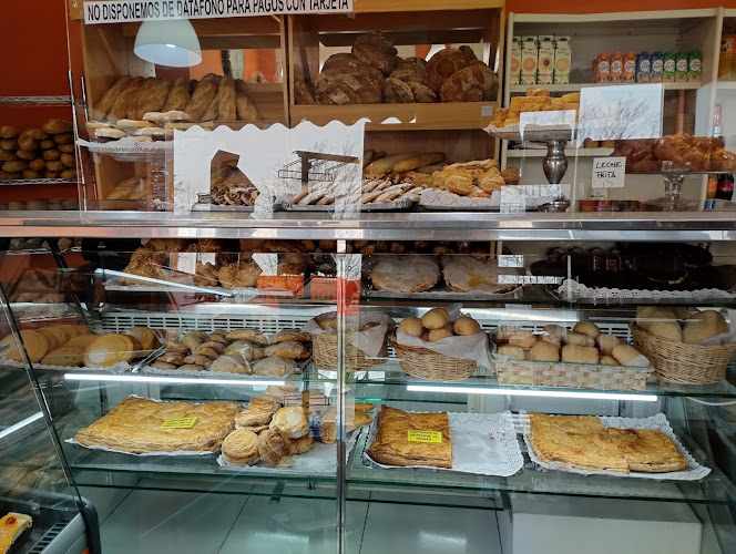Fotografia tomada fuera de Panadería Don Natural - Panadería en Trasona, Asturias