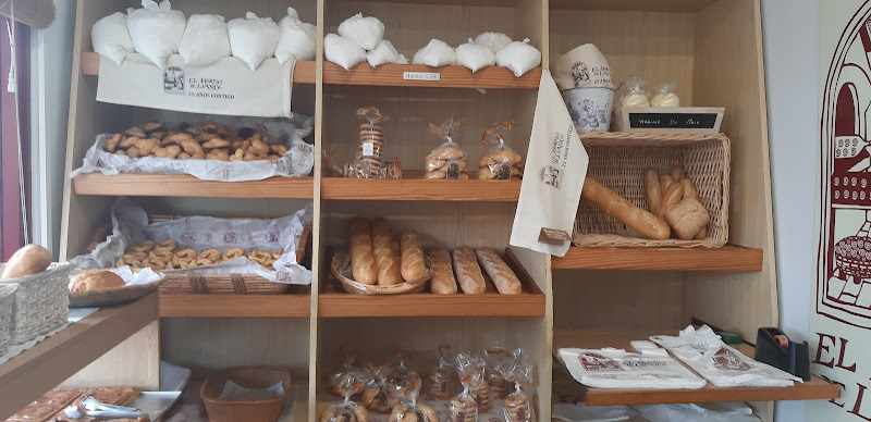 Fotografia tomada fuera de Panadería El Horno de Luanco - Panadería en Luanco, Asturias