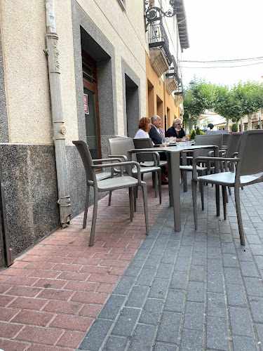 Fotografia tomada fuera de Cafe Bar Español - cafeterías en Herrera de Pisuerga, Palencia