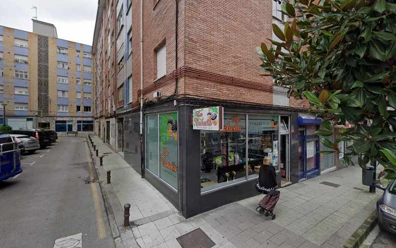 Fotografia tomada fuera de Panaderia La Taheña - Bakery en Campos (Los), Asturias