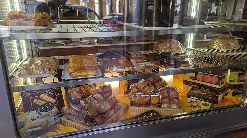 Fotografia tomada fuera de Pastelería Casa Vejo - Pastelería en Reinosa, Cantabria