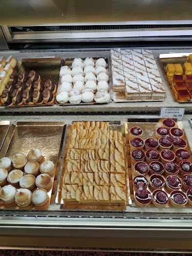 Fotografia tomada fuera de Pastelería Mesena - Pastelería en Madrid, Madrid