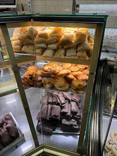 Fotografia tomada fuera de Obrador Pastelería Puente De Monachil - Pastelería en Barrio de la Vega, Granada