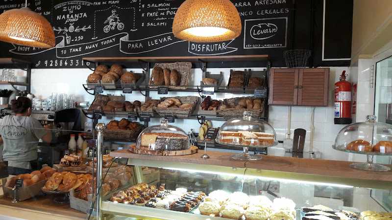 Fotografia tomada fuera de Levain Panaderia pastelería degustación - Panadería en Tahiche, Las Palmas
