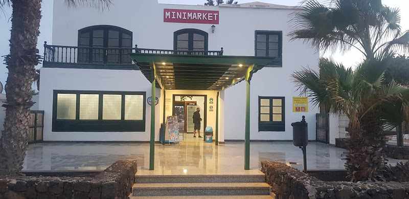 Fotografia tomada fuera de Mini Market Valparaiso - Supermercado en Playa Blanca, Las Palmas