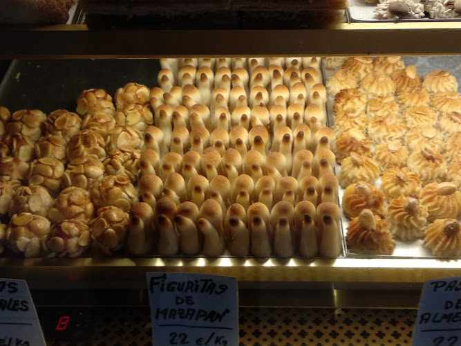 Fotografia tomada fuera de Pasteleria Confiteria Mazapanes El Castillo de Oropesa - Pastelería en Oropesa, Toledo