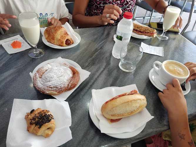 Fotografia tomada fuera de Pastelería Caballe`s Fleca - Cake shop en Amposta, Tarragona