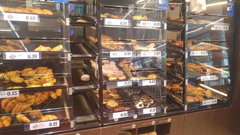 Fotografia tomada fuera de Lidl - Supermercat de preus baixos en La Ràpita, Tarragona