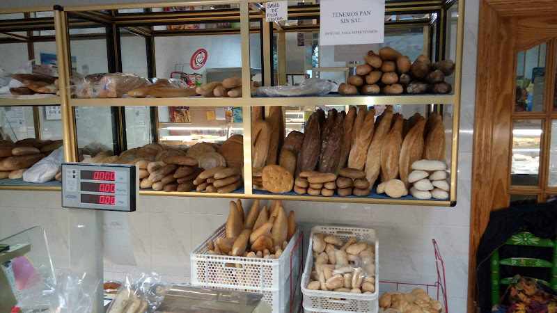Fotografia tomada fuera de Panadería bollería M°Luz - Panadería en Granada, Granada