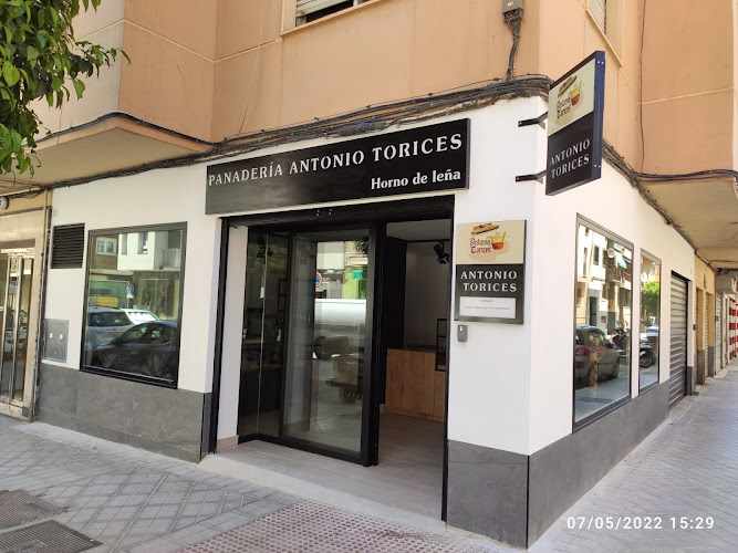 Fotografia tomada fuera de Panadería Antonio Torices - Panadería en Granada, Granada