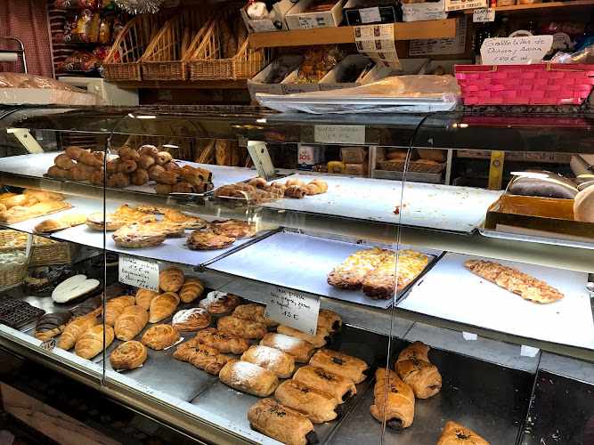 Fotografia tomada fuera de Panadería Mariana - Panadería en Granada, Granada
