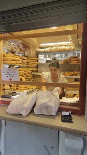 Fotografia tomada fuera de Panaderia Geni - Panadería en Granada, Granada