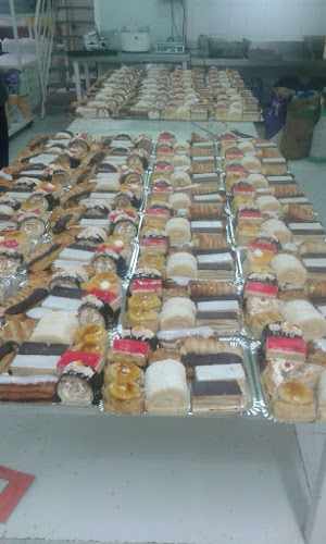 Fotografia tomada fuera de Medina Molina Hermanos - Antes la Mallorquina - Pastelería en Churriana de la Vega, Granada