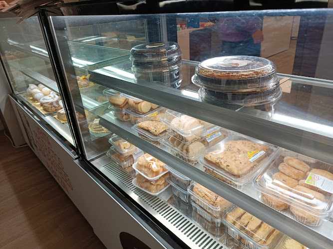 Fotografia tomada fuera de Croissantería Paraíso - Panadería en Churriana de la Vega, Granada